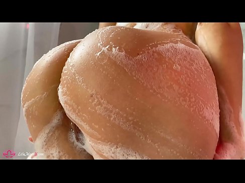 ❤️ Brineta masturbira macu vibratorom do intenzivnog orgazma pod tušem ❤️❌ Analni video kod nas ❌